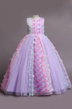 Une Robe De Fille Beige Sans Manches Avec Des Papillons -Zapaka CGLLY30109 20Purple 20 1