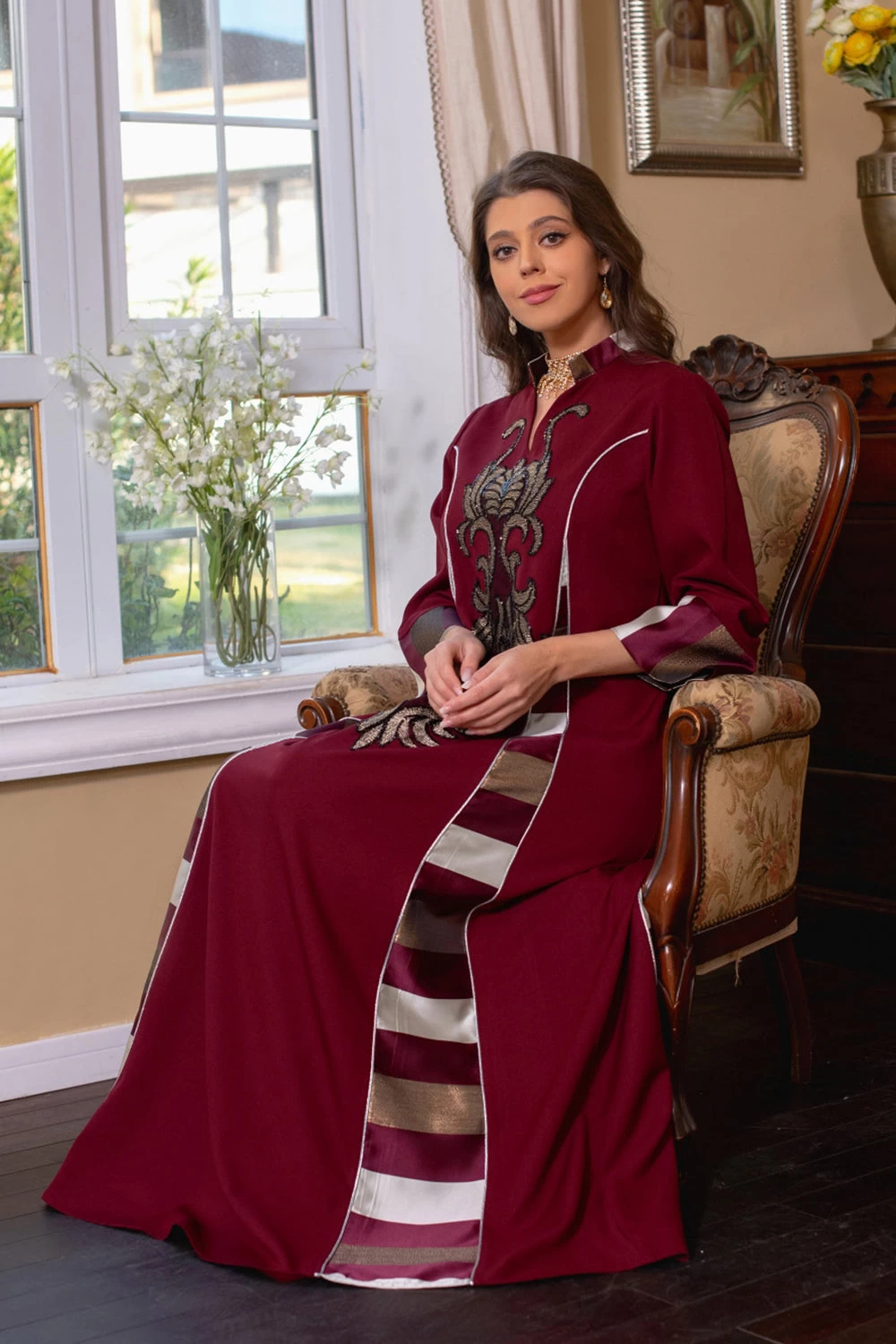 Bourgogne Robe De Soirée Caftan Marocaine 6 Bourgogne Robe De Soirée Caftan Marocaine – Image 4