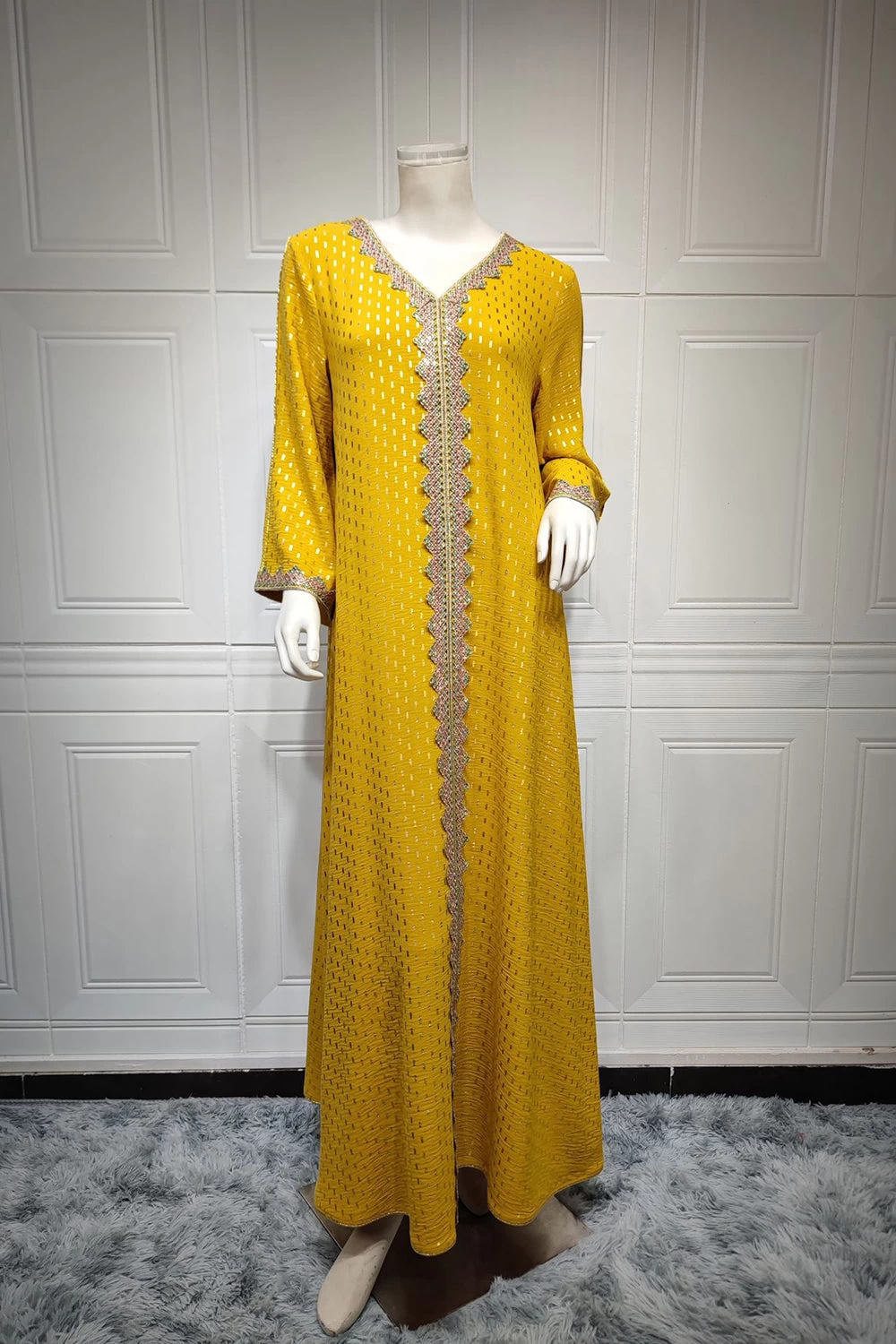 Robe Blanche à Pois Abaya Du Moyen-Orient 9 Robe Blanche à Pois Abaya Du Moyen-Orient – Image 7