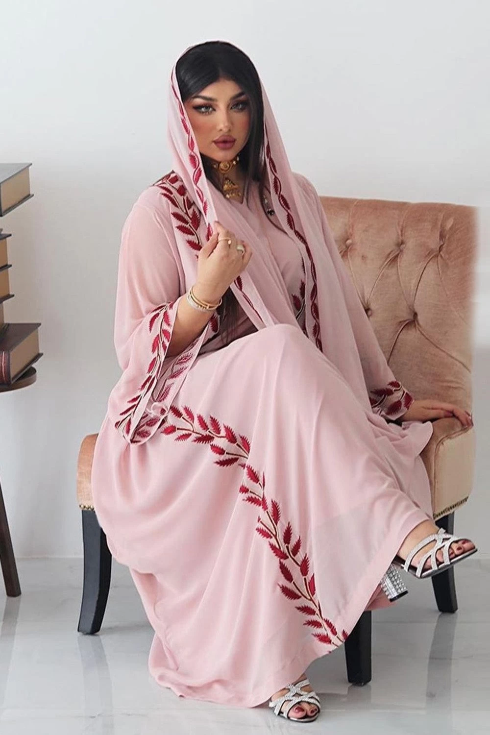 Robe Caftan Abaya Brodée à Manches Longues Avec écharpe 5 Robe Caftan Abaya Brodée à Manches Longues Avec écharpe – Image 3
