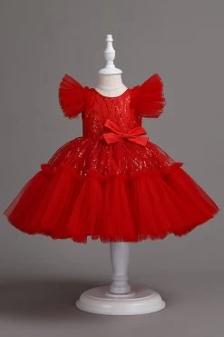 Une Ligne Jewel Col Robe Red Girl Avec Nœud Papillon