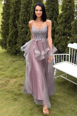 Une Ligne Spaghetti Straps Purple Grey Long Prom Dress Avec Appliques