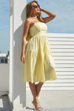 Une Ligne De Robe D’été Blanche Avec Nœud Papillon -Zapaka CGZL221551Yellow 4