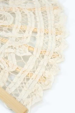 Ventilateur En Dentelle Creuse En Ivoire Des Années 20 Avec Franges 17 Ventilateur En Dentelle Creuse En Ivoire Des Années 20 Avec Franges -Zapaka CGZL2218785 Ivory 5 6fe1dc79 de36 4c3f 8913 5eb831e7db0d