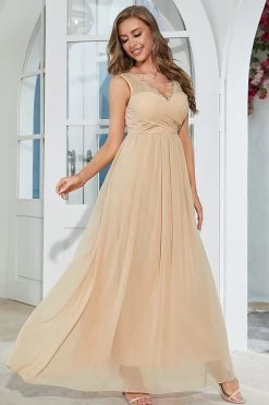 Abricot Chiffon Robe Longue D’invité De Mariage Avec Dentelle