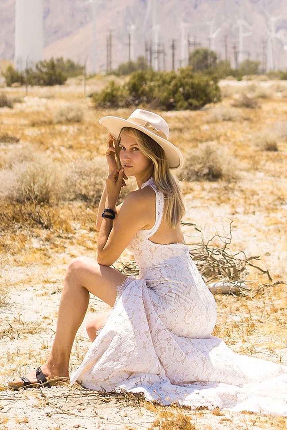 Robe De Mariée En Dentelle Boho à Dos Ouvert Ivoire 7 Robe De Mariée En Dentelle Boho à Dos Ouvert Ivoire – Image 5