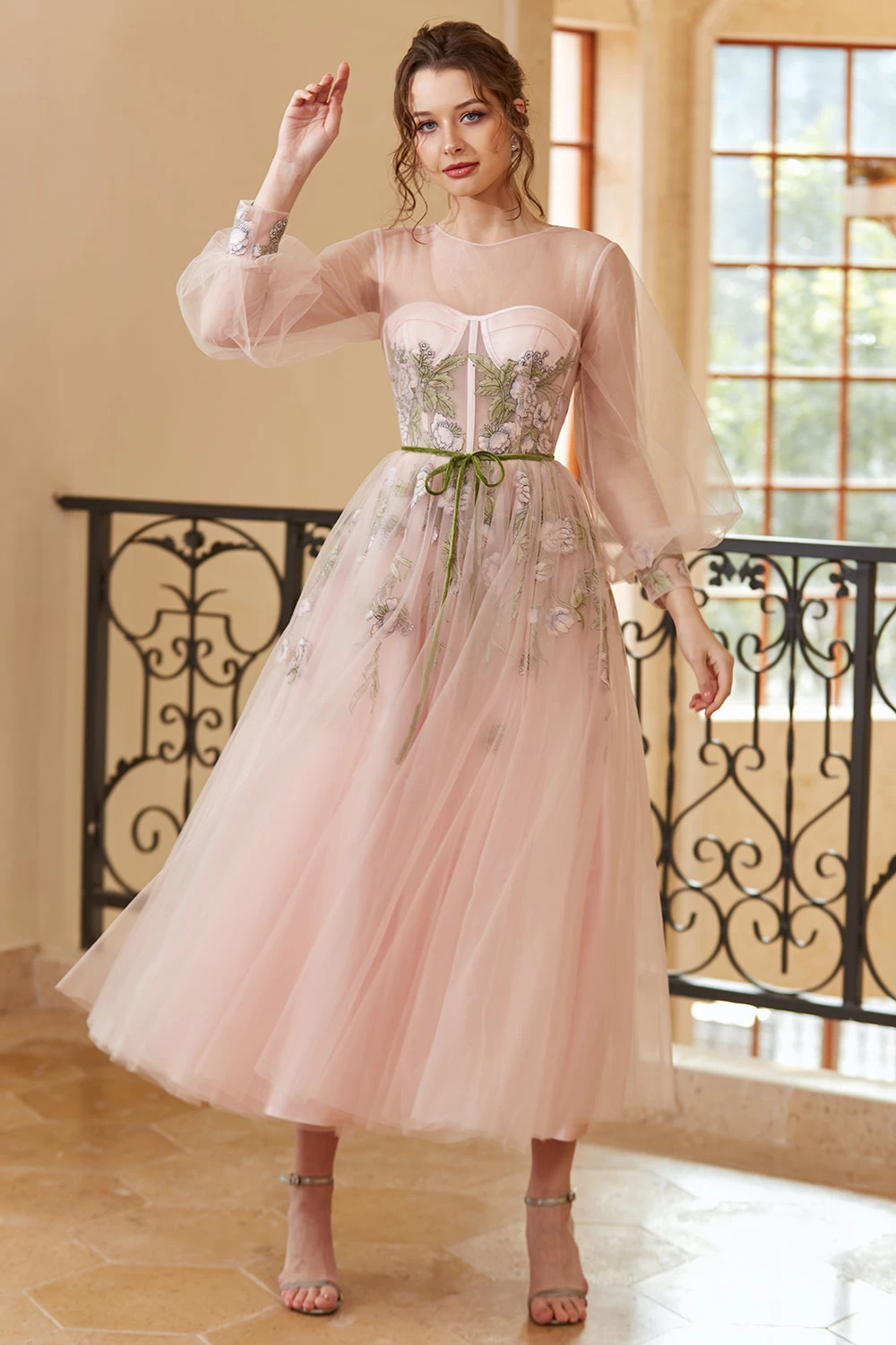 Une Ligne Jewel Light Nude Tea Length Prom Robe De Bal à Manches Longues 3 Une Ligne Jewel Light Nude Tea Length Prom Robe De Bal à Manches Longues