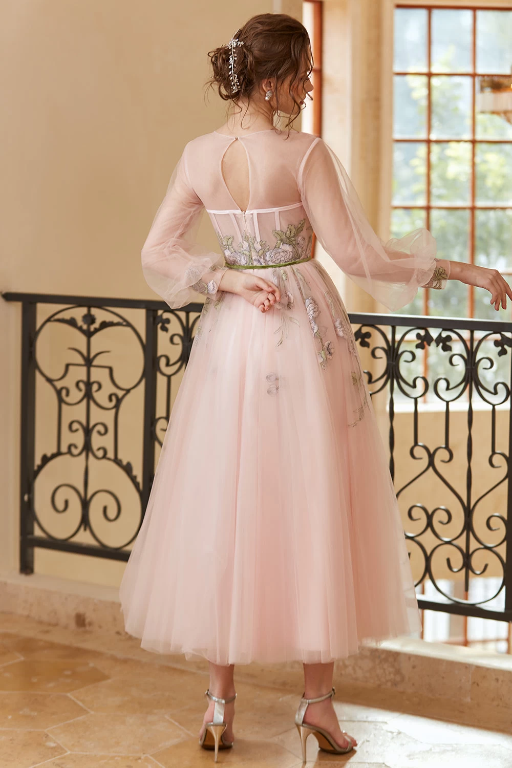 Une Ligne Jewel Light Nude Tea Length Prom Robe De Bal à Manches Longues 4 Une Ligne Jewel Light Nude Tea Length Prom Robe De Bal à Manches Longues – Image 2