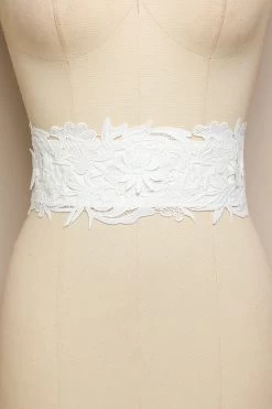 Ceinture élégante Avec Appliques 15 Ceinture élégante Avec Appliques -Zapaka ZPKBE0050 20White 20First 988c4327 6d5e 4ff4 9584 0166e817cb59