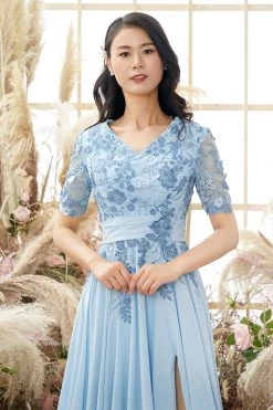 Robe Mère De Mariée Bleue à Col En V Avec Appliqués -Zapaka ZPKYYLH 127 3 8d68a2b1 dd4d 4c43 9a25 88e2d6d7a64d